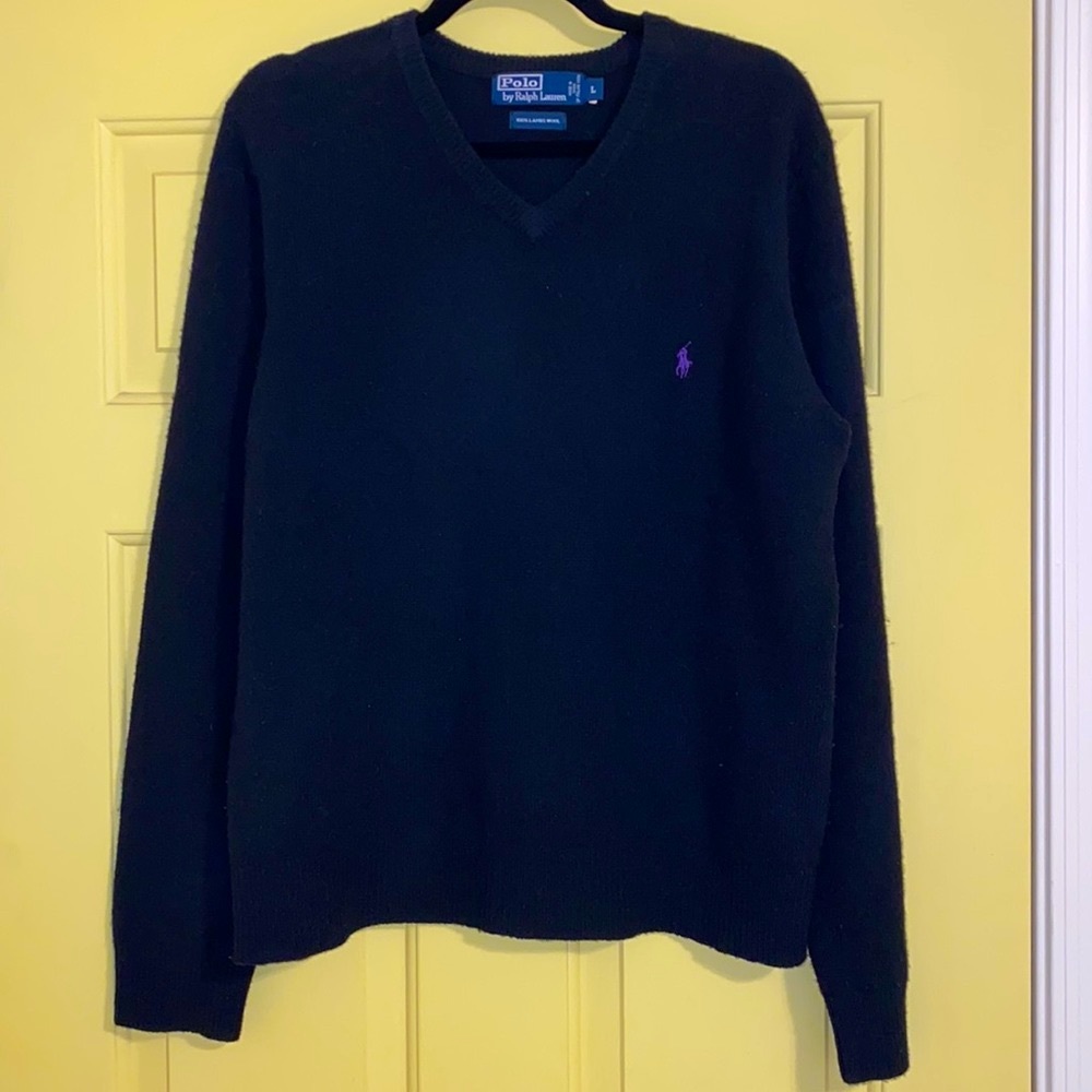 Ralph Lauren Mens Vneck Sweater 100% Lamb Wool in Black with Purple Embroidery - Picture 2 of 7